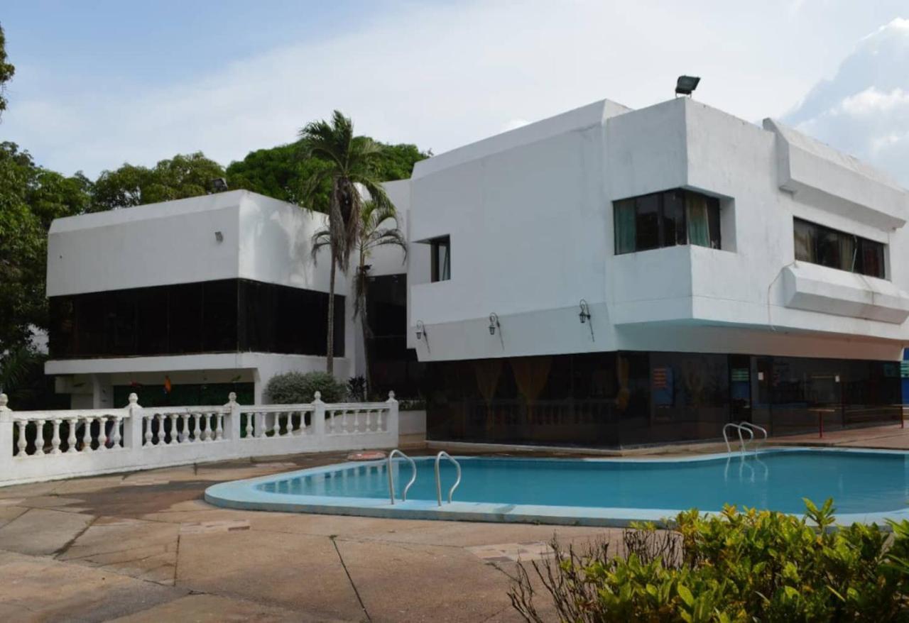 Familiares Hacienda Botero Homestay *