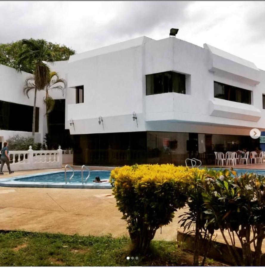 Homestay Familiares Hacienda Botero *